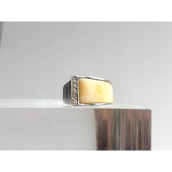 Vintage Silver and Cream Ring - Picture 3 of 10